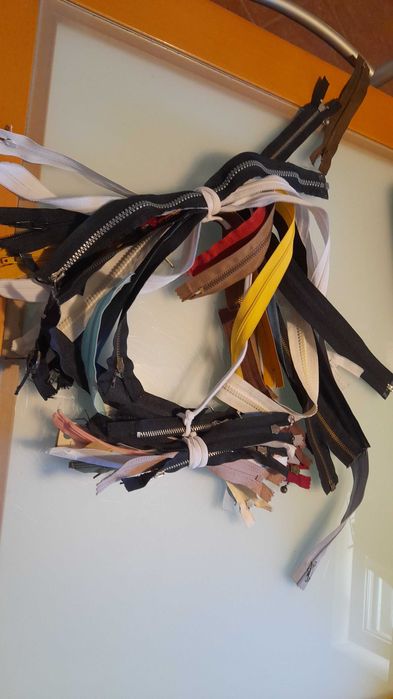 Fechos novos e usados e outras coisas de costura