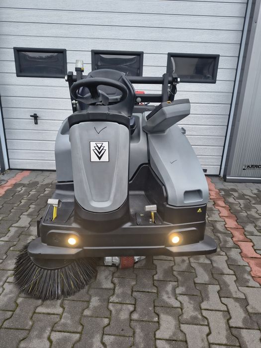 Zamiatarka Karcher KM 105/110 R