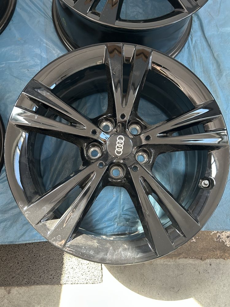 262 Felgi Aluminiowe AUDI R 17 5x112 otwór 66,6 IDEALNE czarne
