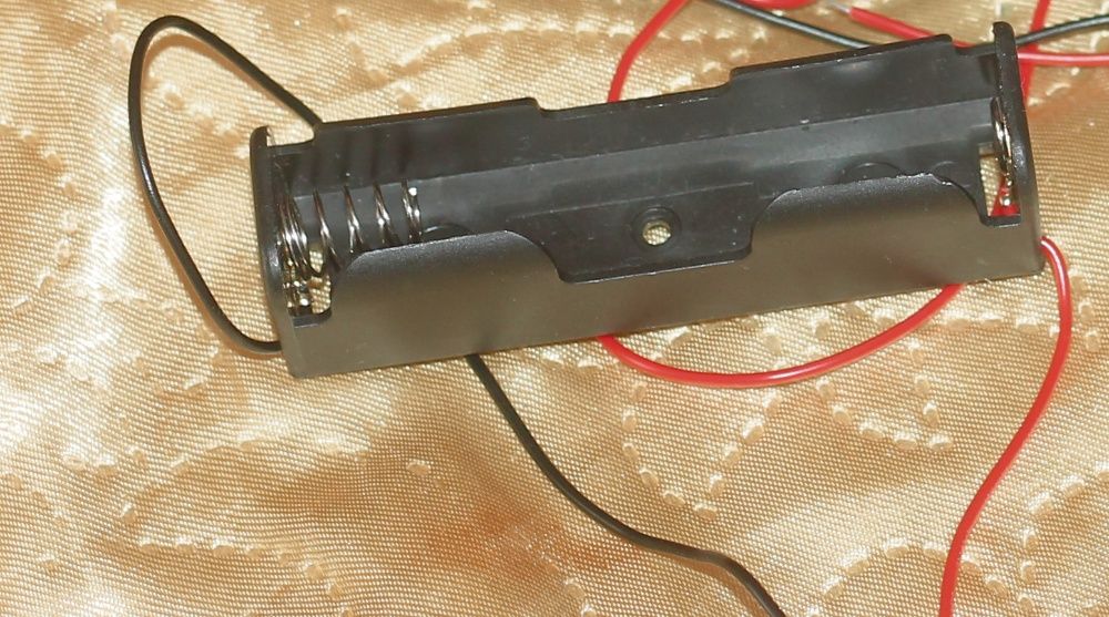 Пластмассовое крепление/холдер для Li-Ion аккумуляторов 18650