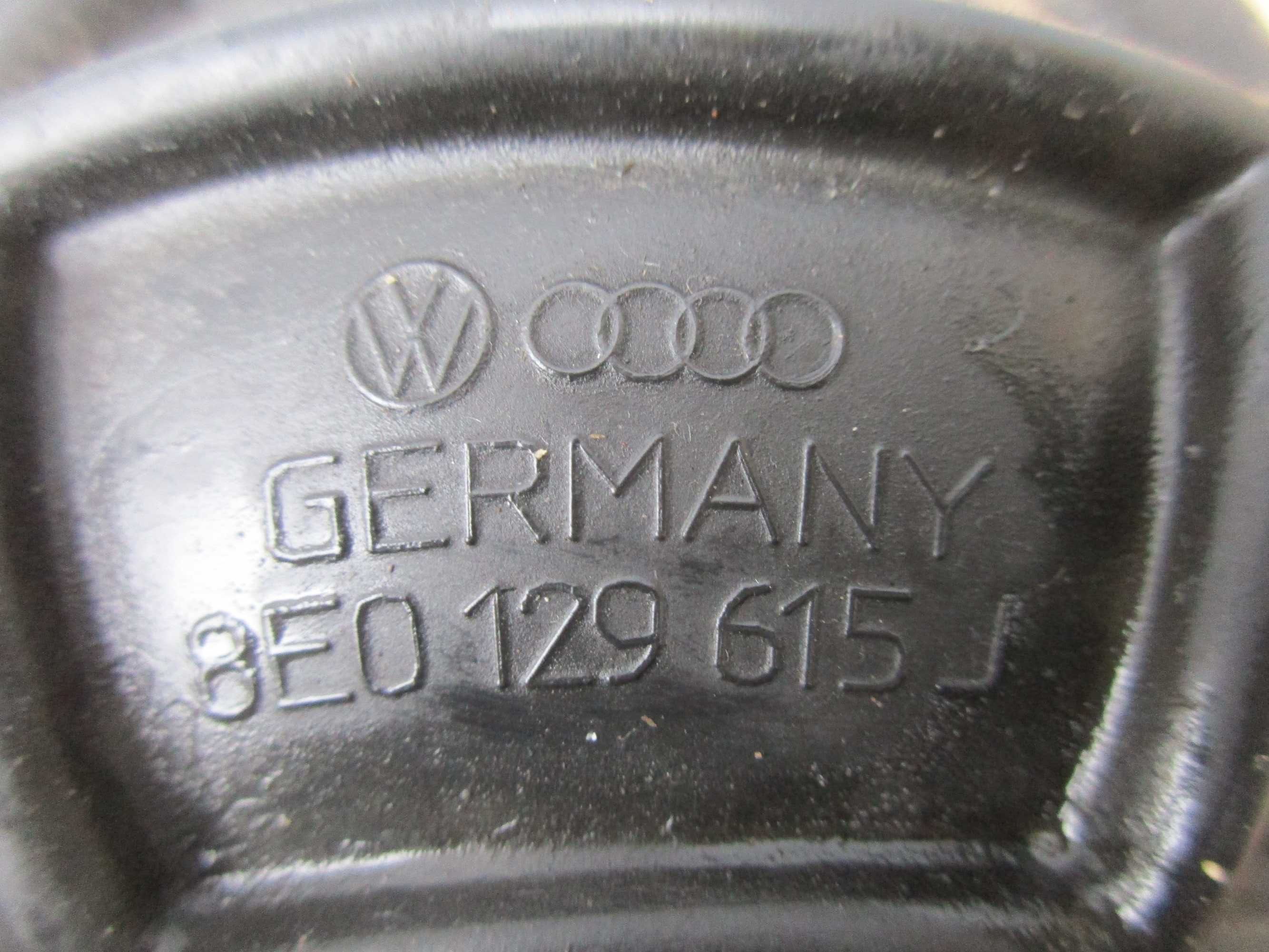 Rura przewód powietrza AUDI A4 B7 2.0 TDI