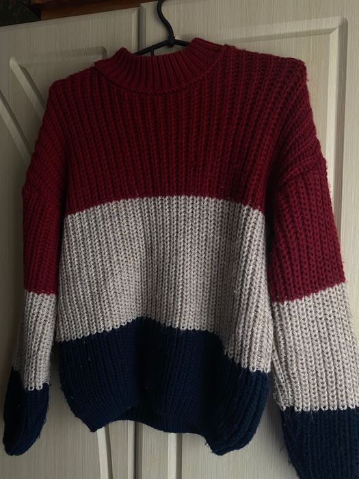 Светр вʼязаний з вовни