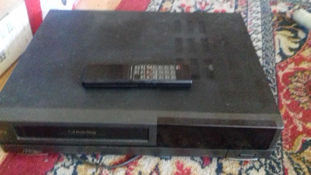 Magnetowid Funai V-3EE.  z pilotem