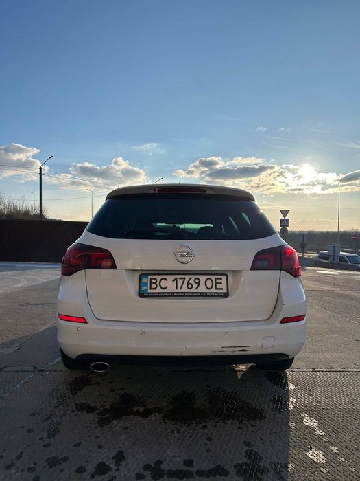 Opel astra j 2011 р.