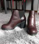 Botins Pull and Bear