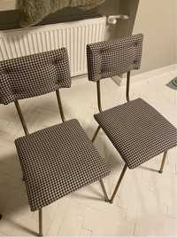 2 krzesla tapicerowane czarno-biale wzór