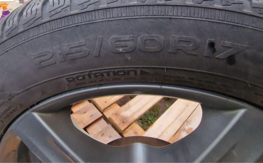 Felgi aluminiowe 17" 5x120 z oponami Nokian 215/60 R17