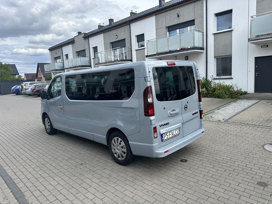 Wynajem busa 8-9 osobowego