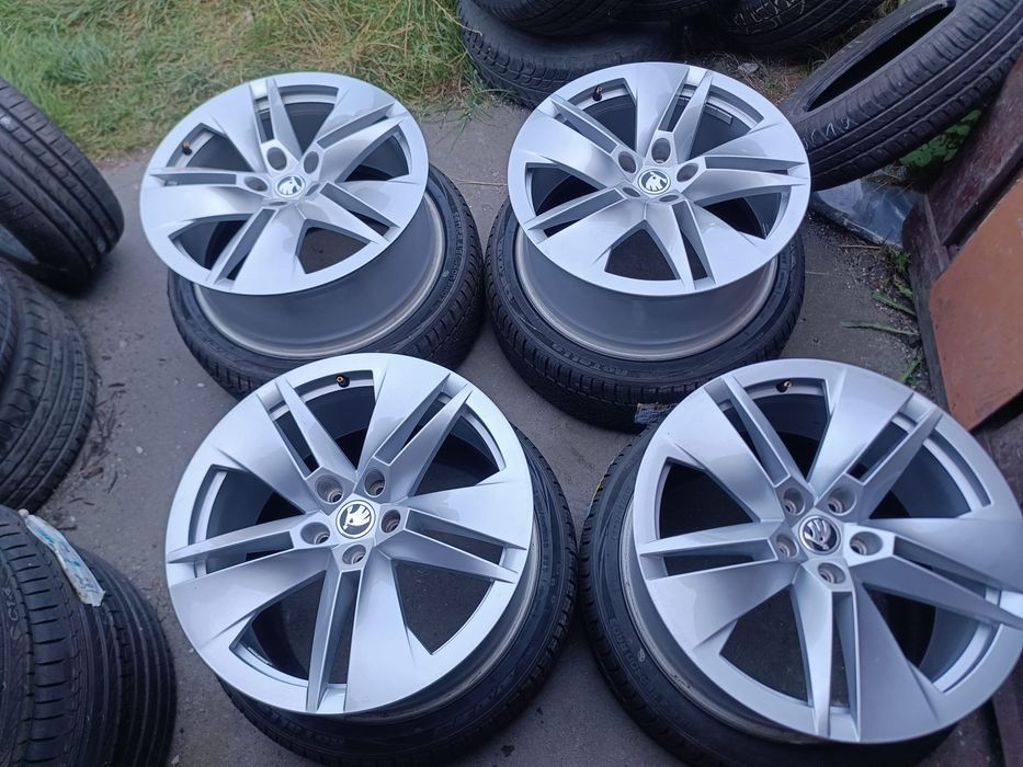 Koła całoroczne 225/40/19 Skoda Octavia IV Octavia III 5x112 ET45