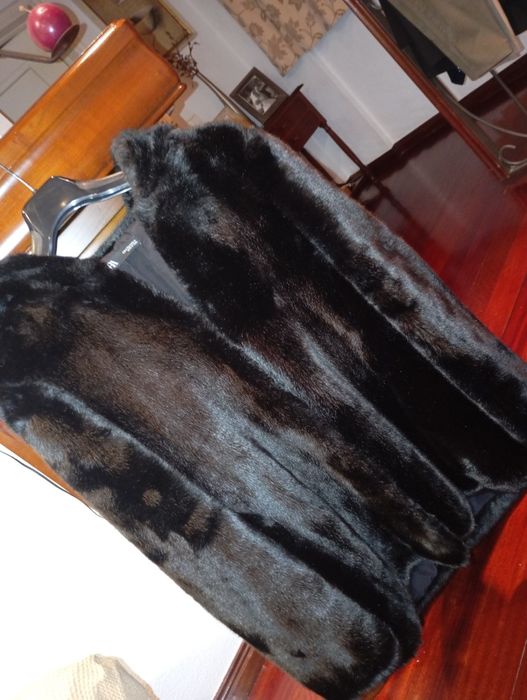 Casaco de pele com capuz novo tamanho M
