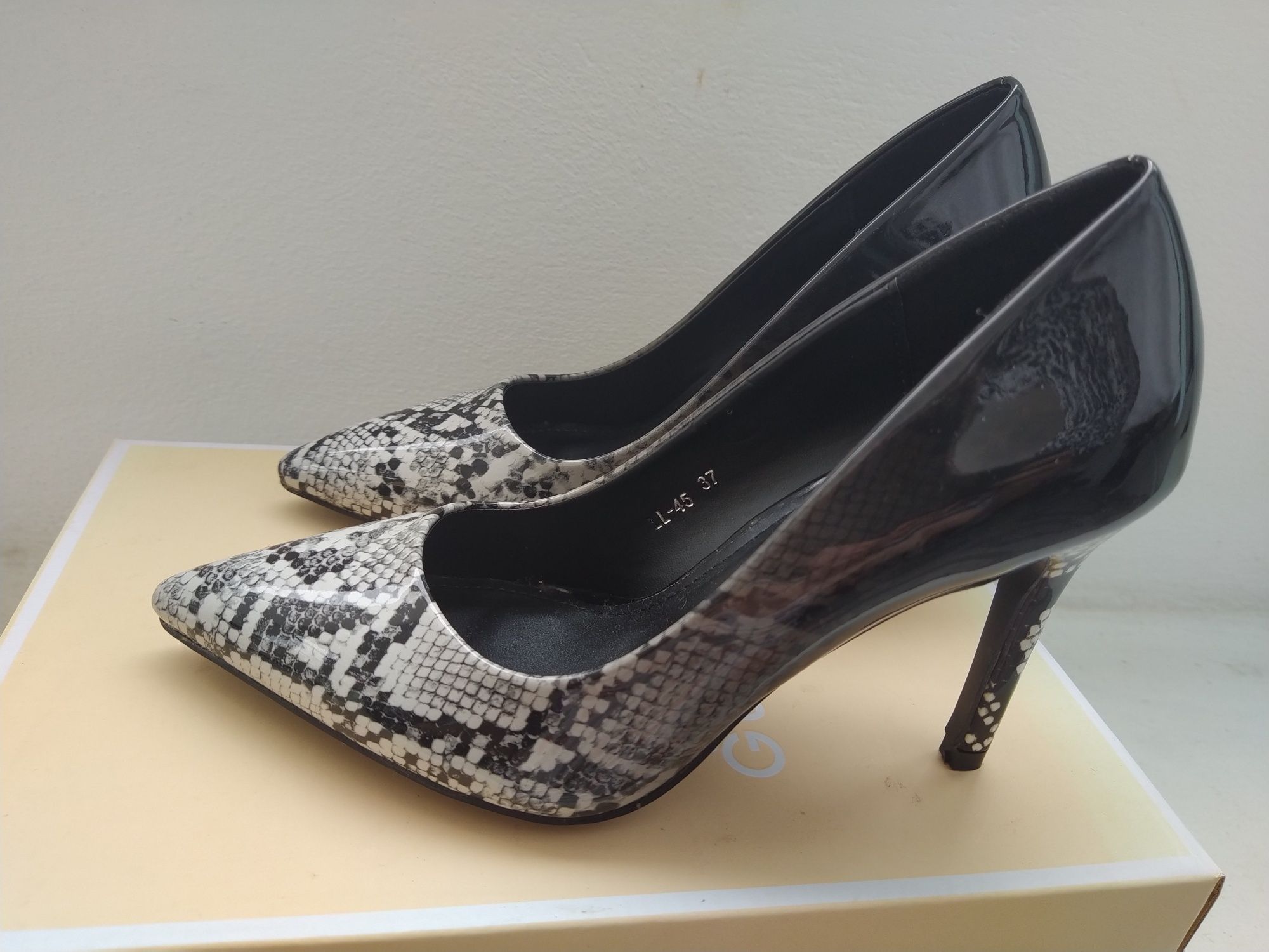 Sapatos originais animal print - Tamanho 37 - Novos!