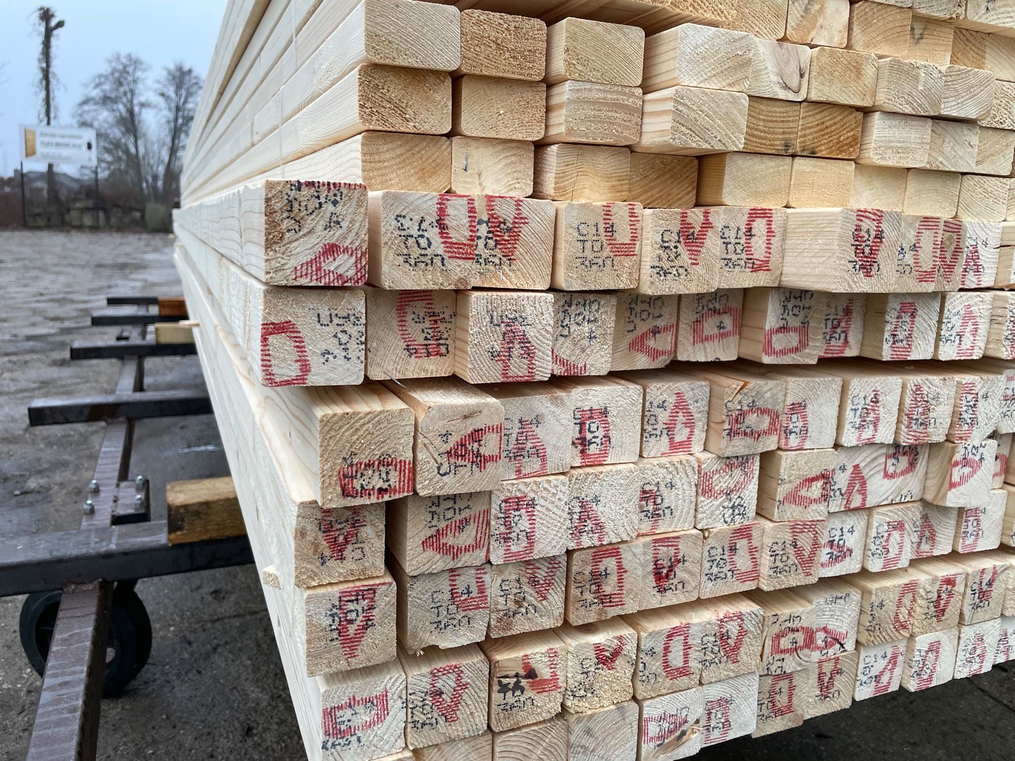 Drewno Konstrukcyjne C24 - Skład Drewna