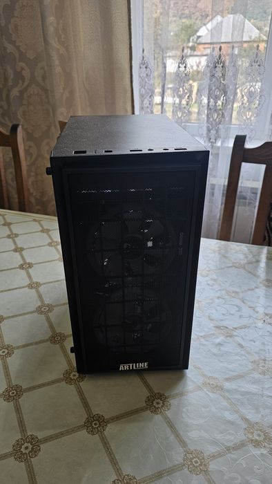 Корпус з чотирьма кулерами