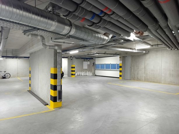 Miejsce parkingowe w garażu podziemnym / Czerwone Maki / Kraków