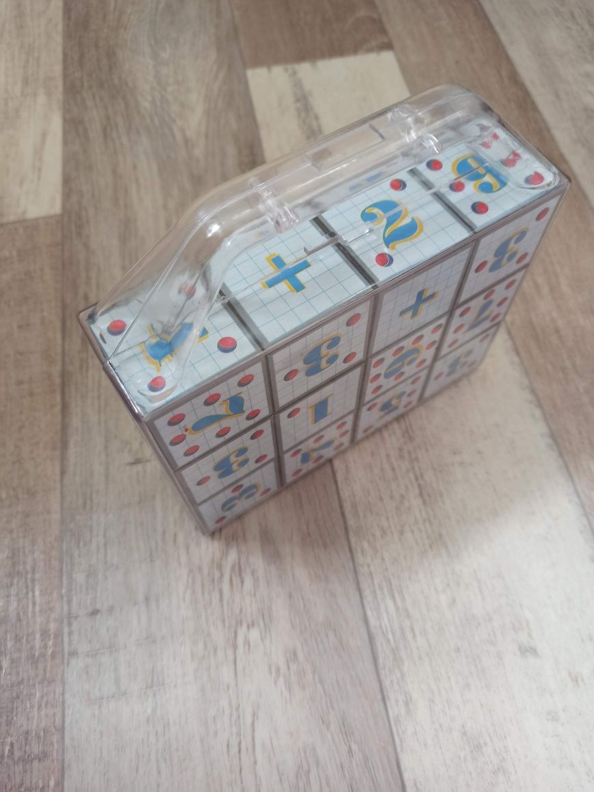Кубики дитячі у валізі. 12 штук