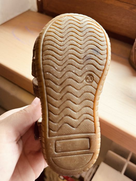 Buty dziecięce sandały r. 20