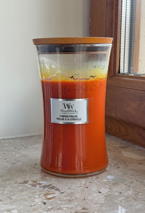 Woodwick Pumpkin Praline aроматична свічка з дерев'яним гнітом 610 гр