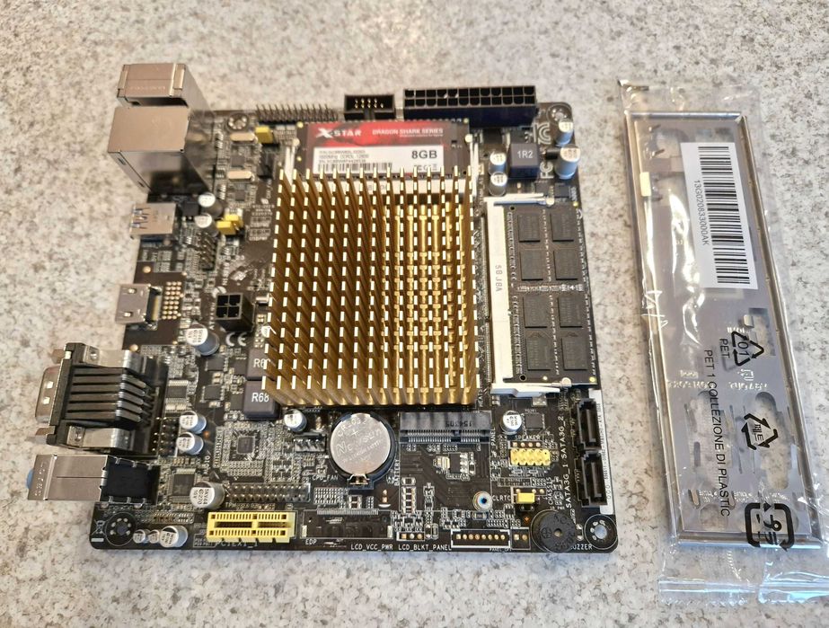 Płyta główna miniITX Asus z procesorem Intel Celeron j1900 2x8GB DDR3L