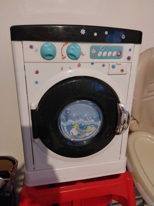 Máquina de lavar e frigorífico de brincar