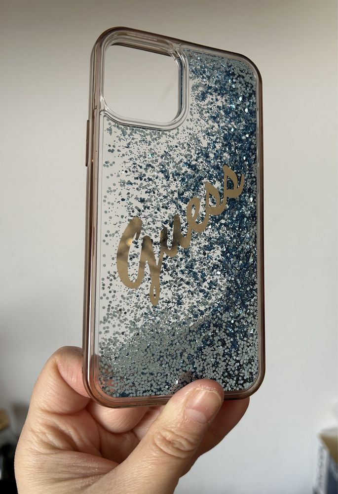 Guess - etui z brokatem (iPhone 12/12 Pro)