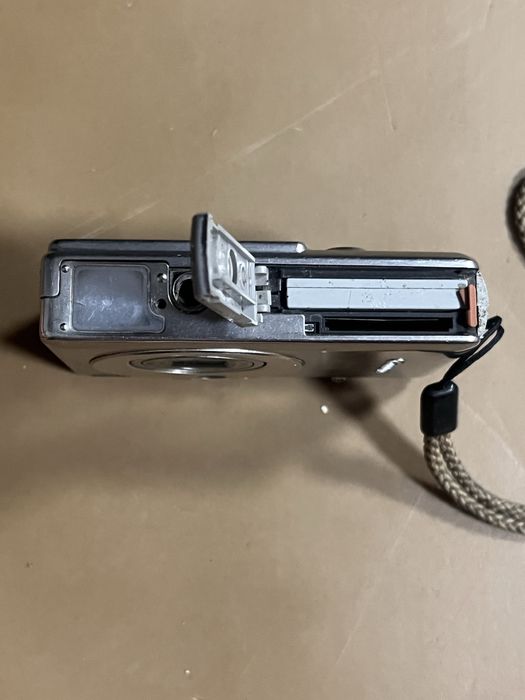 Цифровой фотоаппарат Canon Digital IXUS 40