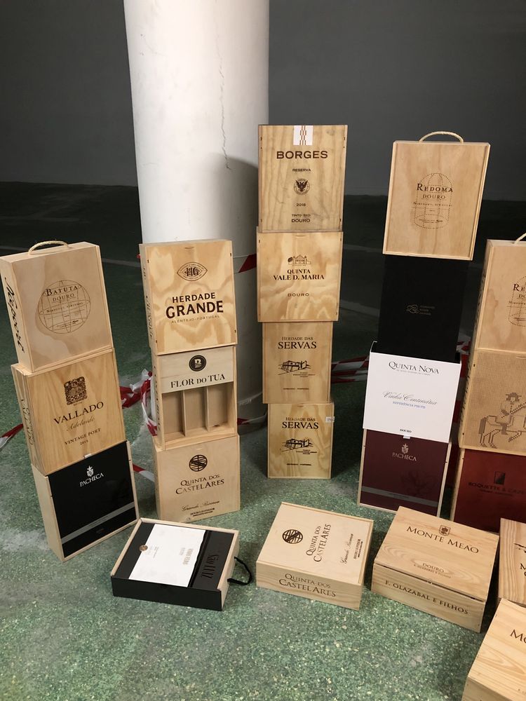 Caixas de vinhos vazias