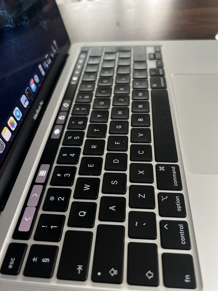 MacBook Pro 13" (2020) w Idealnym Stanie!