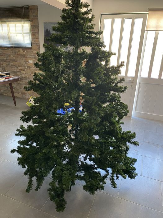 Arvore de natal 200cm altura 140cm diametro da base