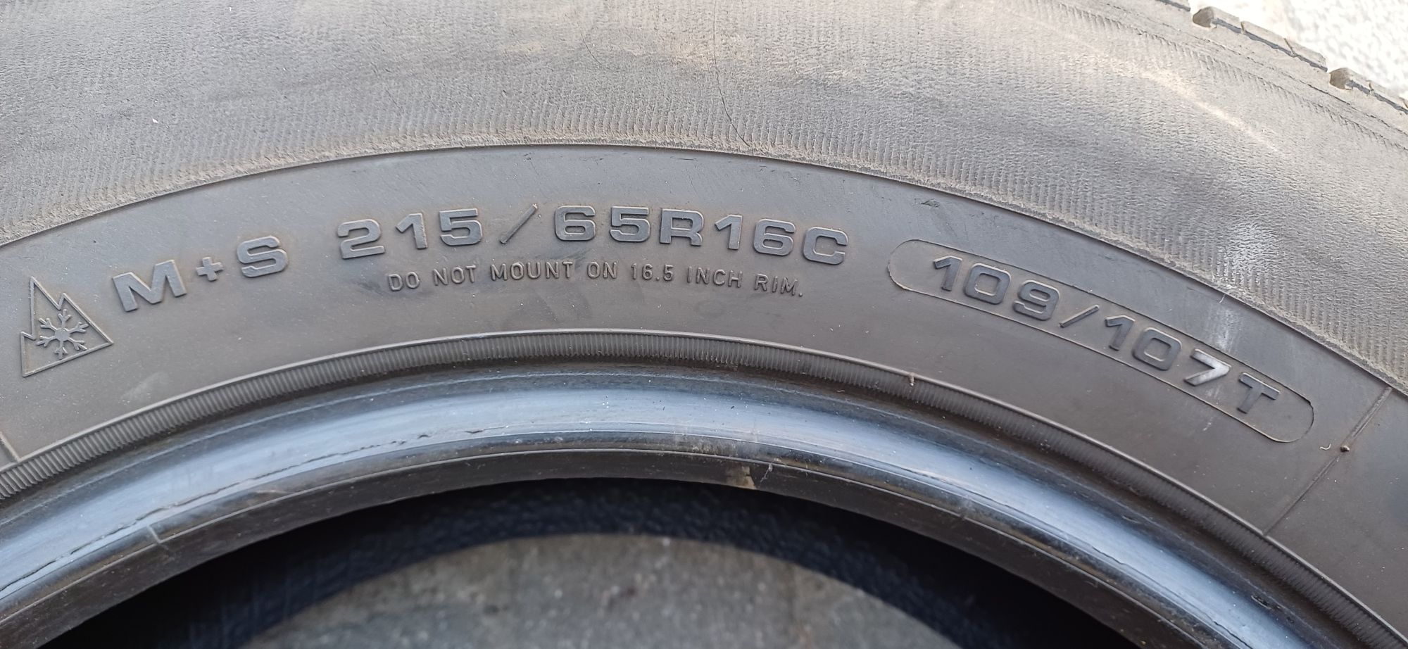 GOODYEAR 215/65R16C 109/107T , pojedyńcza opona wielosezonowa.