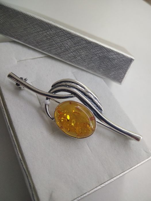 Srebrna elegancka broszka z bursztynem srebro 925  949