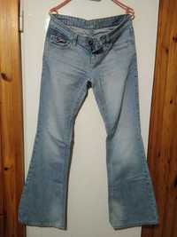 Spodnie jeansy biodrówki jasnoniebieskie dzwony Cross W29 L34