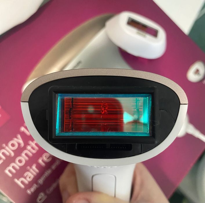 Фотоепілятор Philips Lumea 7000