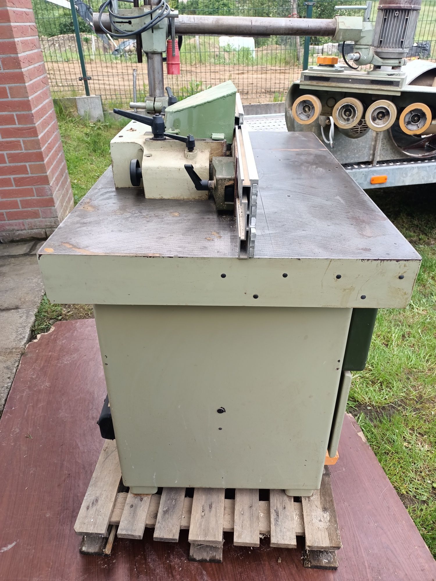 Frezarka dolnowrzecionowa SCM T130 z posuwem