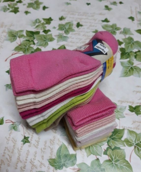 14 pares de meias e soquetes novas de bebé