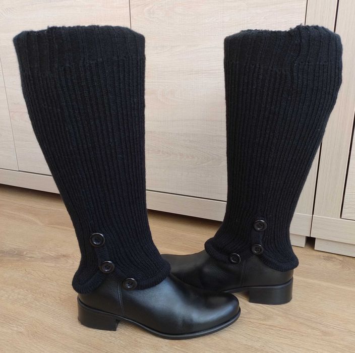 Nowe ocieplacze z guzikami na nogi, kolor Czarny.