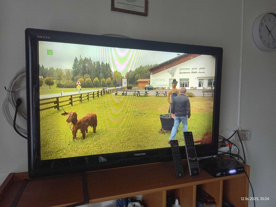 Telewizor Toshiba 37",dekoder dv-bt2, WIFI, pvr, uchwyt ścienn, antena
