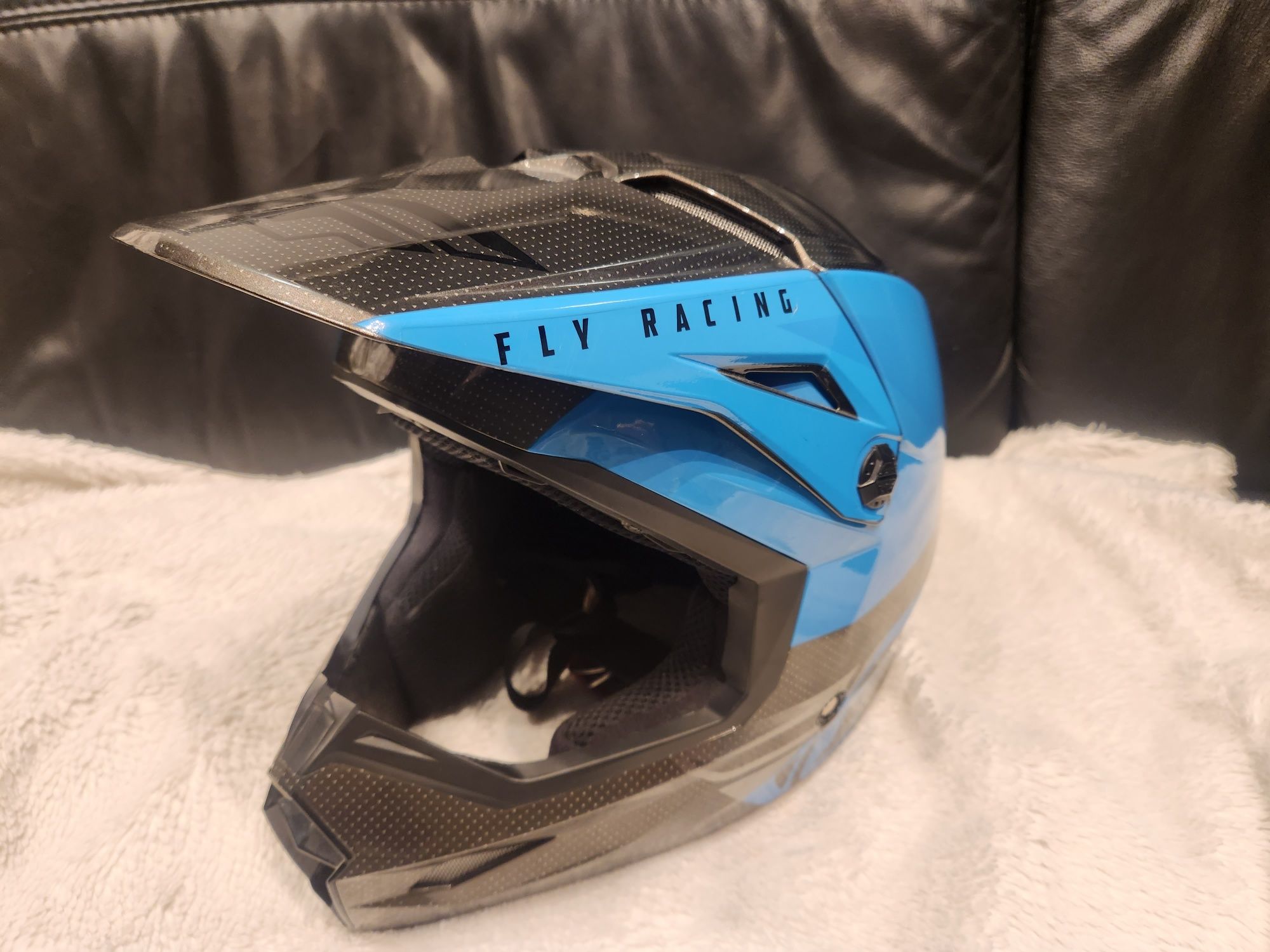 Kask fly Racing.