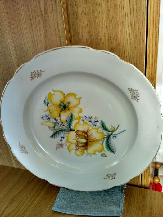 Фарфоровое старинное блюдо большое