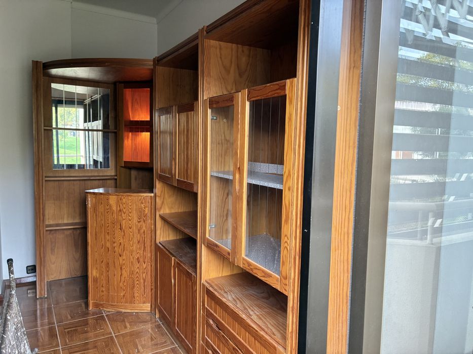 Vendo móvel de sala com bar de canto.