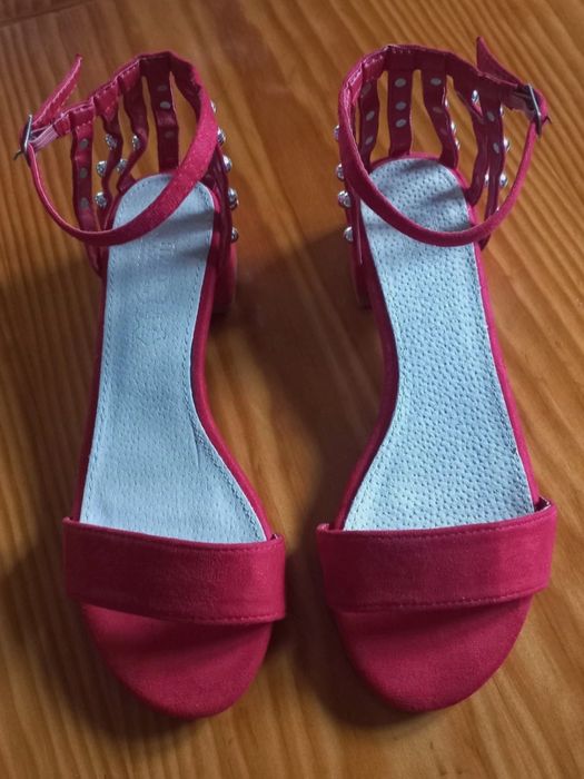 Sandálias vermelhas novas tam.38