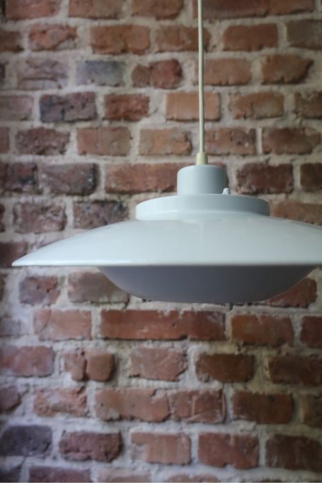 Biała Duńska lampa wisząca Aaen vintage space age
