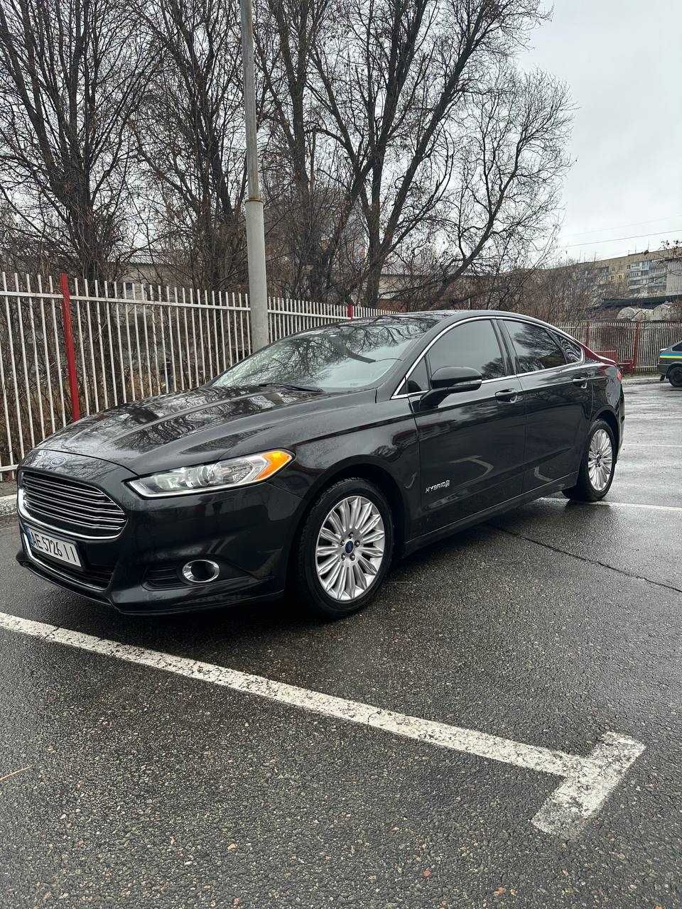 Ford Fusion Hybryd 2013 Рік