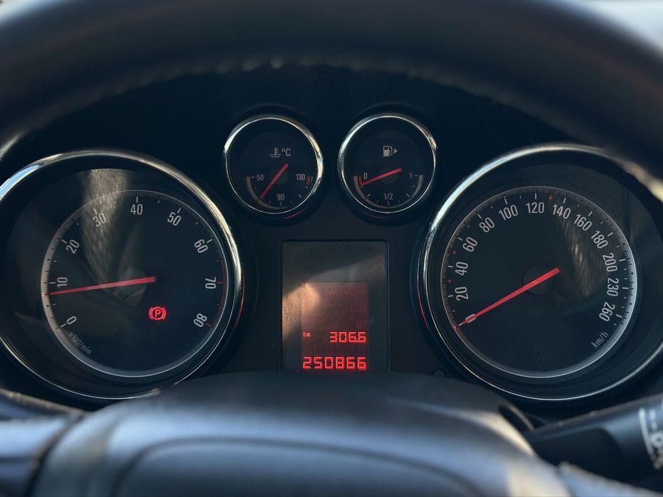 OPEL ASTRA 2010 року, 1.4 газ/бензин, механіка, передній привід