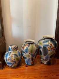Conjunto de Vasos e Jarras em Porcelana