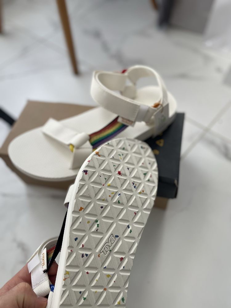 Продам сандалі Teva Original Universal Pride
