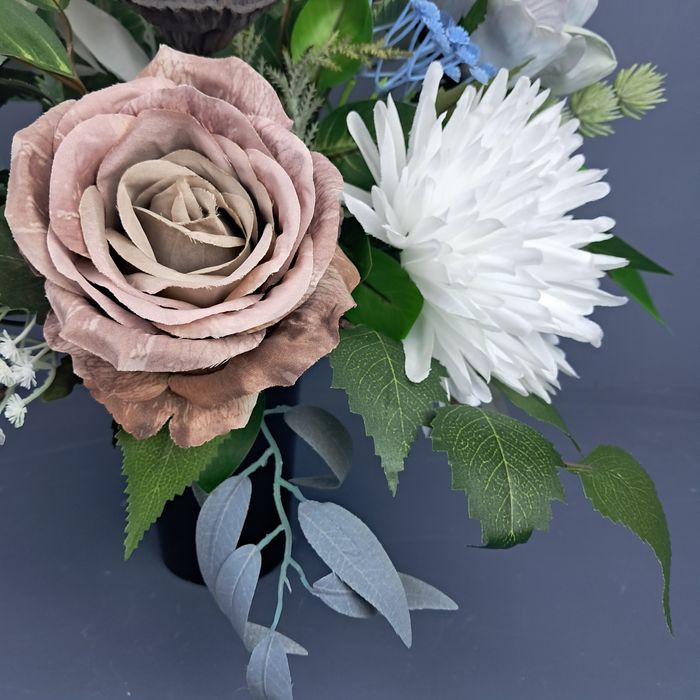 Warsztat Anny stroik na cmentarz  bukiet róże chryzantemy