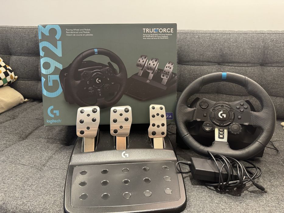 Kierownica Logitech G923 + Pedały/Manipulatory + Zasilacz PC/PS4/PS5