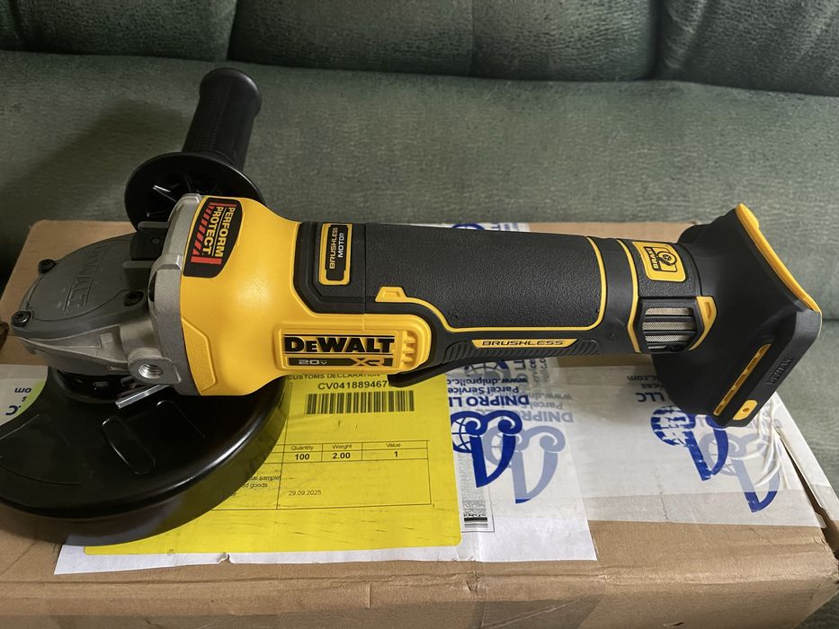 Безщіткова акумуляторна болгарка Dewalt dcg410