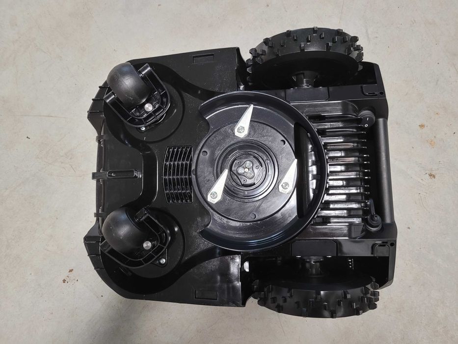 Kosiarka automatyczna robot Honda HRM40 Miimo 400m2 demonstracyjna
