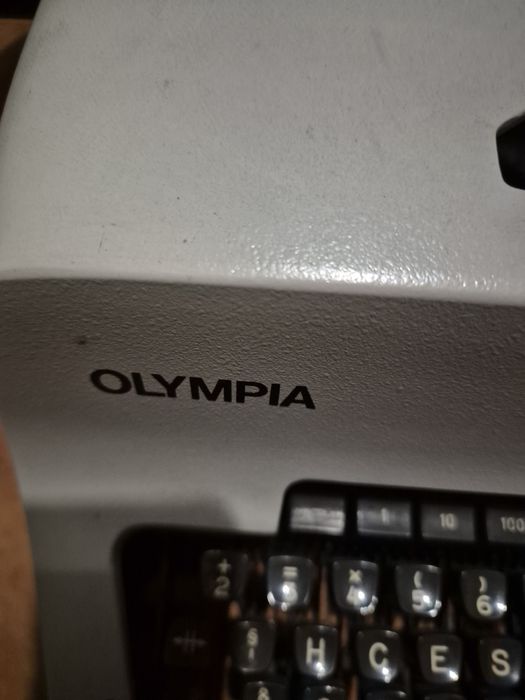 Máquina escrever Olympia